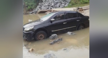 Casal é encontrado morto em carro dentro de córrego após se intoxicar com gás de escapamento, diz polícia